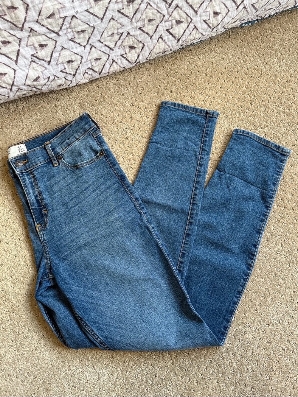 *EUC* Abercrombie & Fitch Super Skinny High Rise Jeans, Dark Wash, Sz 31/12R